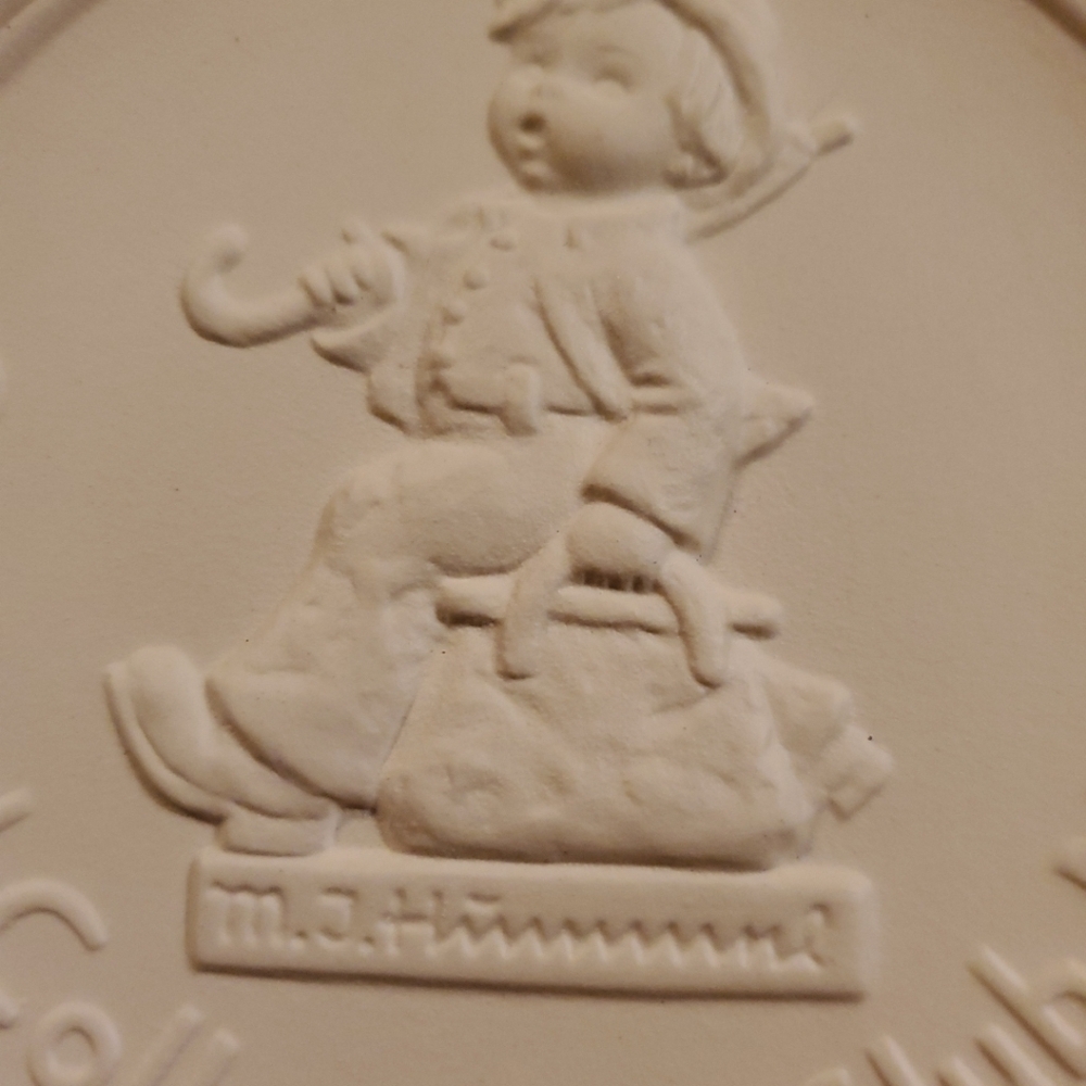Hummel Goebel Collectors' Club Member 1976 Plaque Round - Picture 2 of 4
